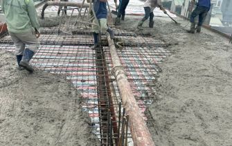 Công tác đổ bê tông tầng 4 công trình anh Hải p Trung Mỹ Tây Q12 ngày 6-11-2024