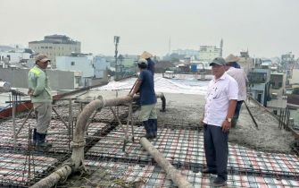 Công tác đổ bê tông tầng 4 công trình anh Hải p Trung Mỹ Tây Q12 ngày 6-11-2024