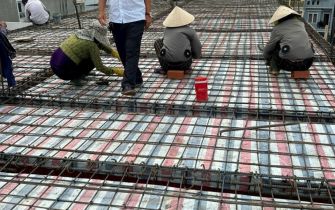 Công tác đổ bê tông tầng 4 công trình anh Hải p Trung Mỹ Tây Q12 ngày 6-11-2024