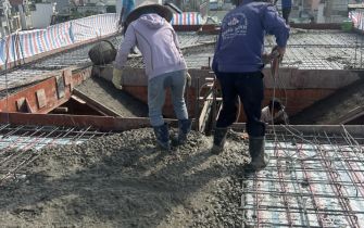 Đổ bê tông mái lầu 5 ✅ Địa điểm: Phường Tân Chánh Hiệp, Quận 12, TP.HCM