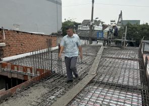 Cập nhật hình ảnh đổ bê tông sàn lầu 1 công trình em Bằng phường Hiệp Thành Q 12